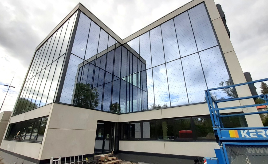 Ochrana proti ptákům polep skel terčíky o průměru 37mm v rastru 150mm